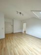 Gemütliche 2-Zimmer Wohnung mit Altbaucharme! - Wohn- & Essbereich