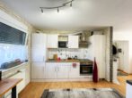 Lichtdurchflutete Wohnung mit sonnigem Balkon! - Küche