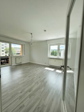 Renovierte 2-Zimmer-Wohnung mit schönem Balkon!, 55543 Bad Kreuznach, Wohnung