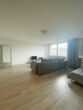 Geräumige 1-Zimmer Wohnung mit viel Potential! - Wohn- & Schlafbereich